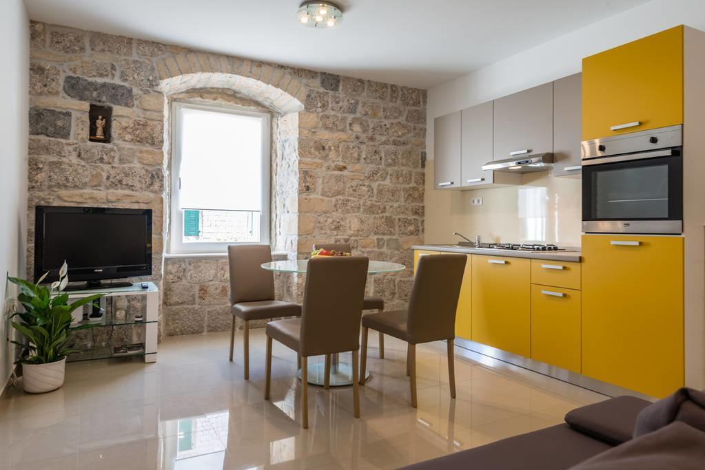 Mila Apartment Sinj Exterior foto